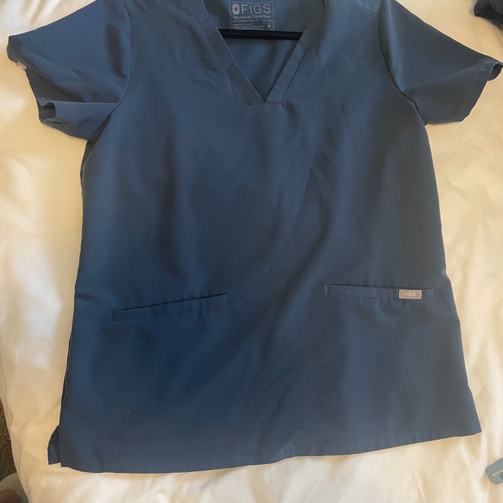 Figs Casma Three Pocket Scrub Top (Space Navy)